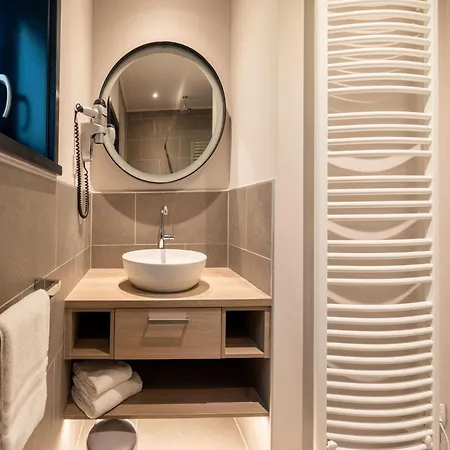 Elegant Mansion With Pools *