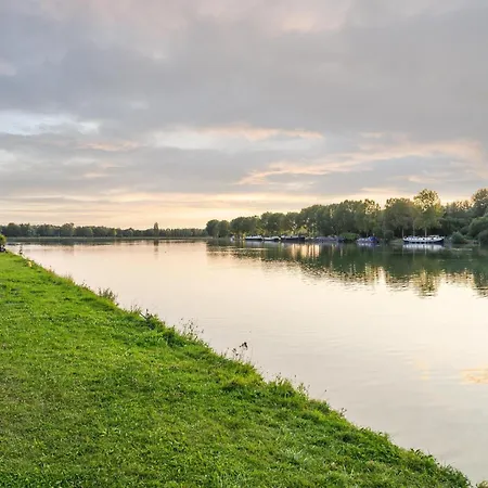 Elegant Mansion With Pools Antoing